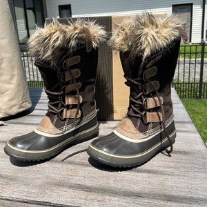 Sorel fur lined boots woman’s size 8